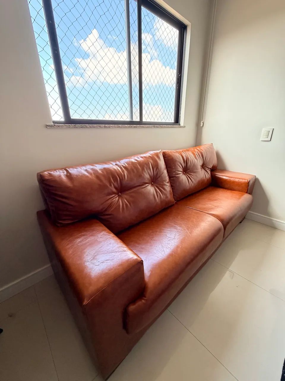 Vende-se sofá pouquíssimo usado - Foto 2