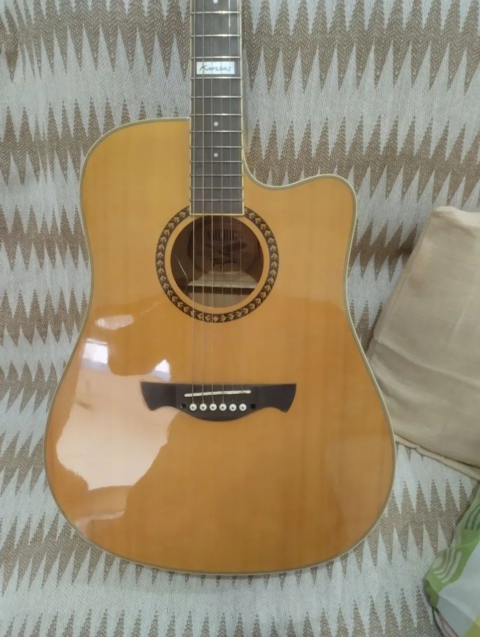 Violão semi novo