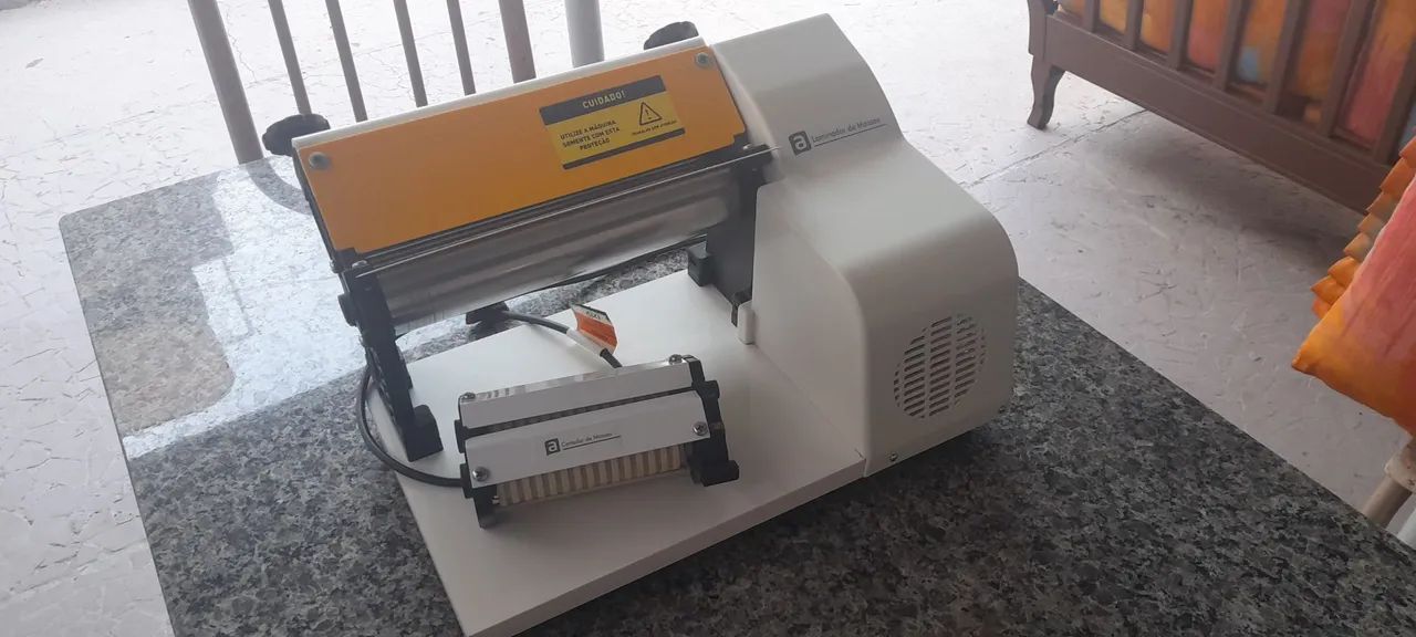LAMINADOR DE MASSAS 127 volts 28 cm semi novo - Foto 2