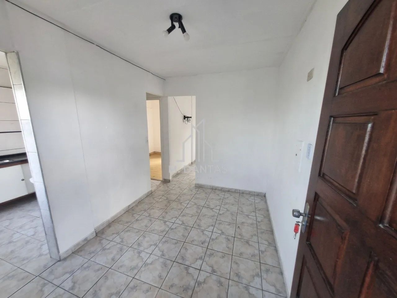 Apartamento no Grajaú reformado com 02 Quartos