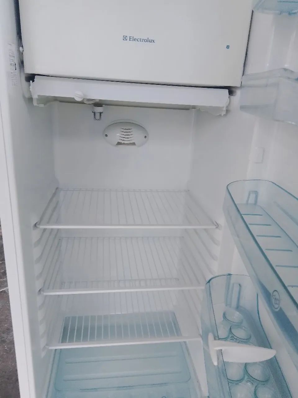 Vendo geladeira Electrolux funcionando perfeitamente  - Foto 4