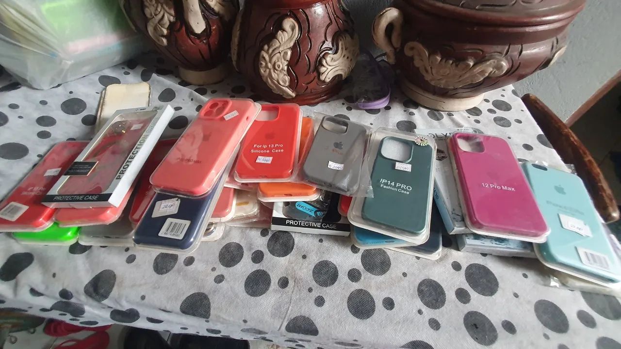 Vende-se lote de capinha de iPhone 