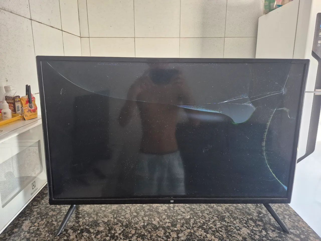 Tv multilaser para retira de peças (quebrada)