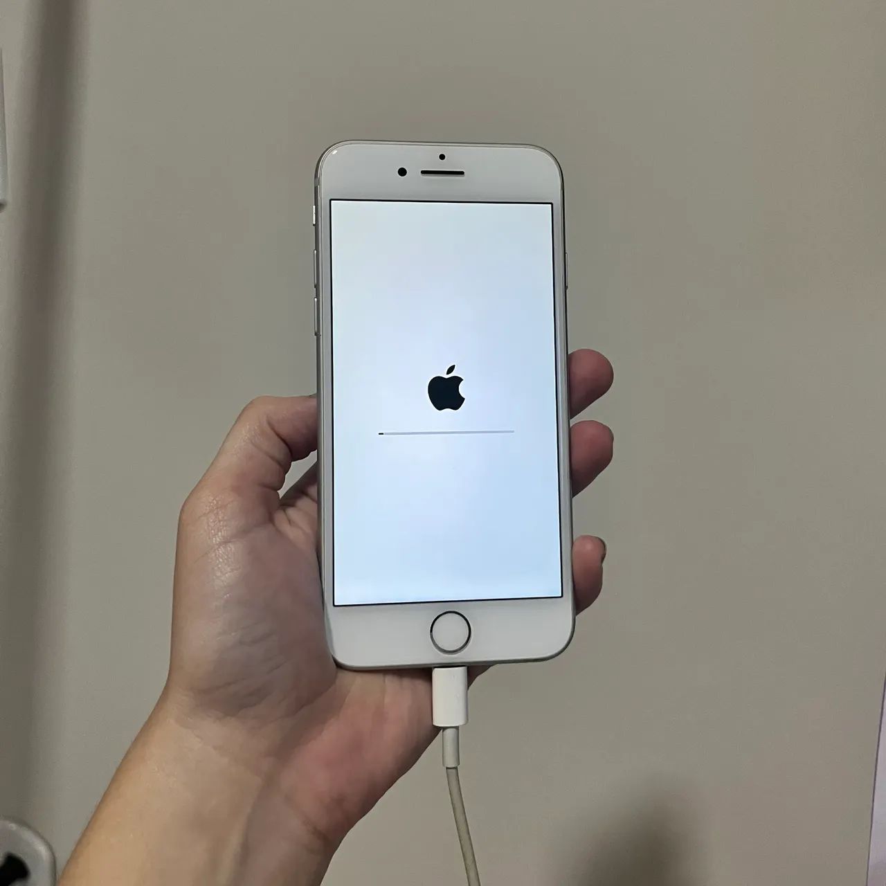 iPhone 8 64GB Prata - Muito Conservado - Funcionando Perfeitamente