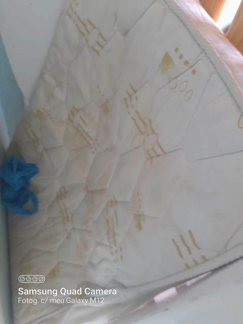 Vendo uma cama de carro,com o colchão. - Foto 3
