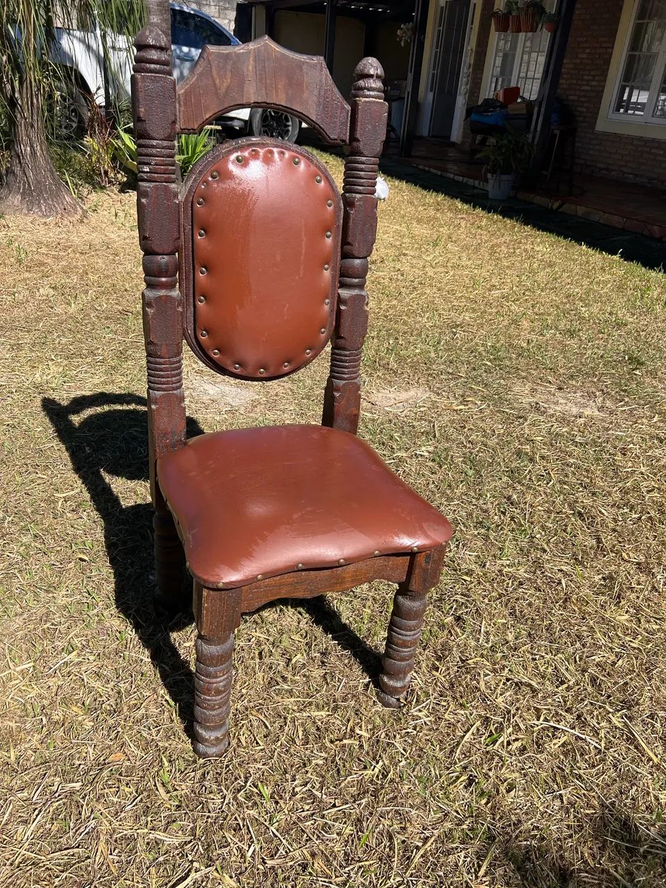 CADEIRA ANTIGA ESTILO TRONO