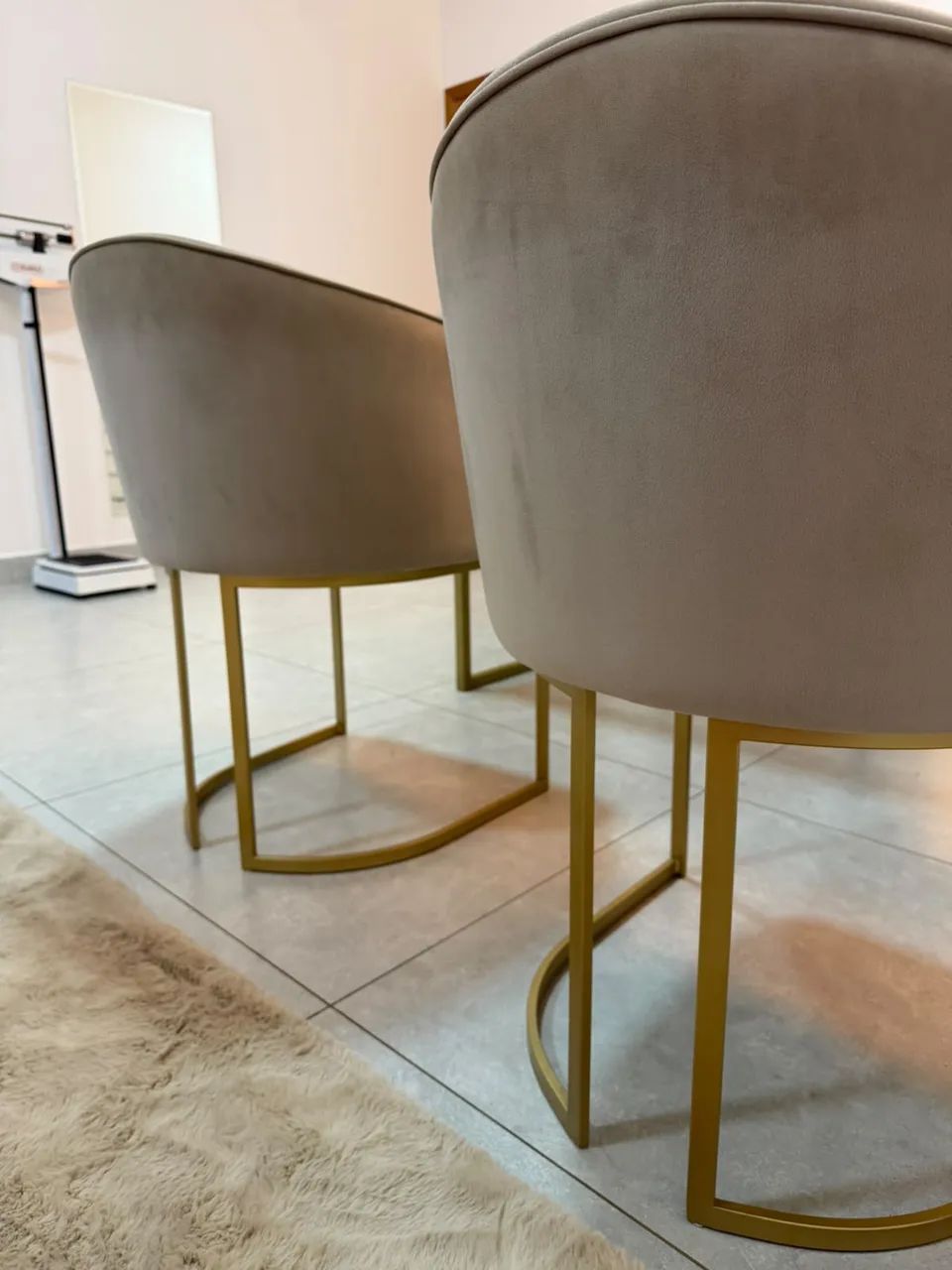 2 poltronas camurça metal dourado  - Foto 3
