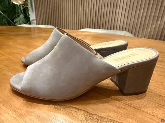 Schutz Sandália Nova