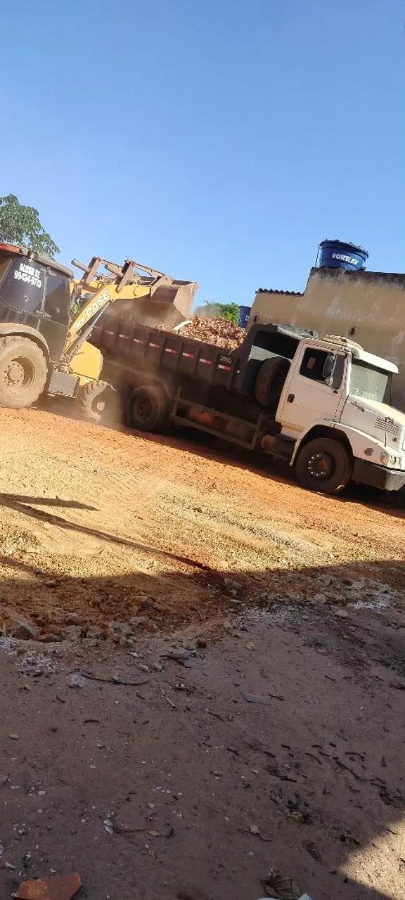 Fazemos limpeza de lotes e aterros vendemos terra tambem