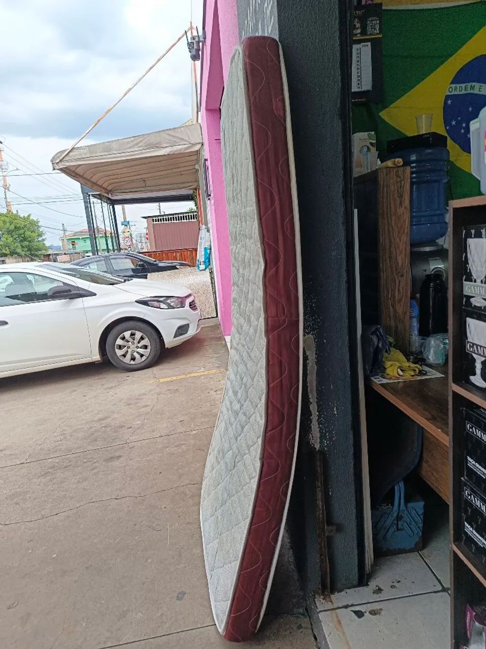 Colchão solteiro em espuma d33 usado em bom estado  - Foto 4