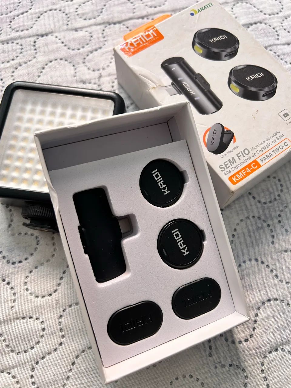Microfone sem fio e luz de led