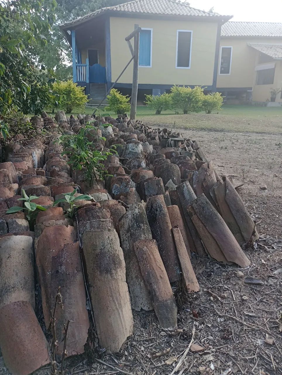 Telhas de barro antigas  - Foto 2