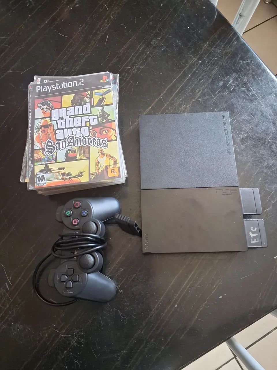 PS2 slim desbloqueado com 2 controles memóri card leitor funcionando 100% - Foto 2
