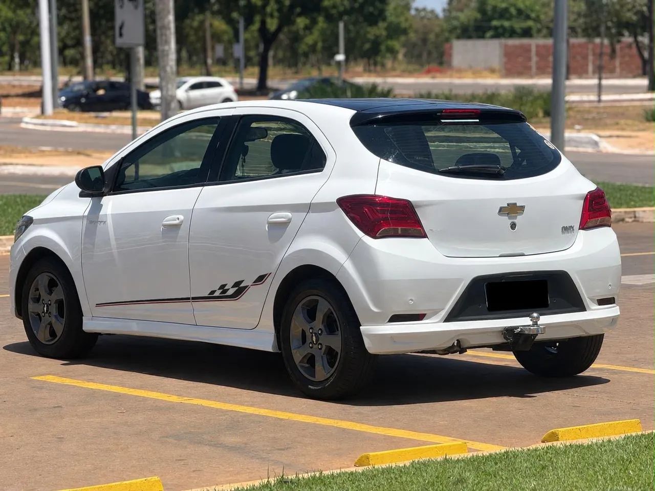 Chevrolet Onix Hatch Effect 1.4 8V Flex Mec. 4P 2018 - Foto 2