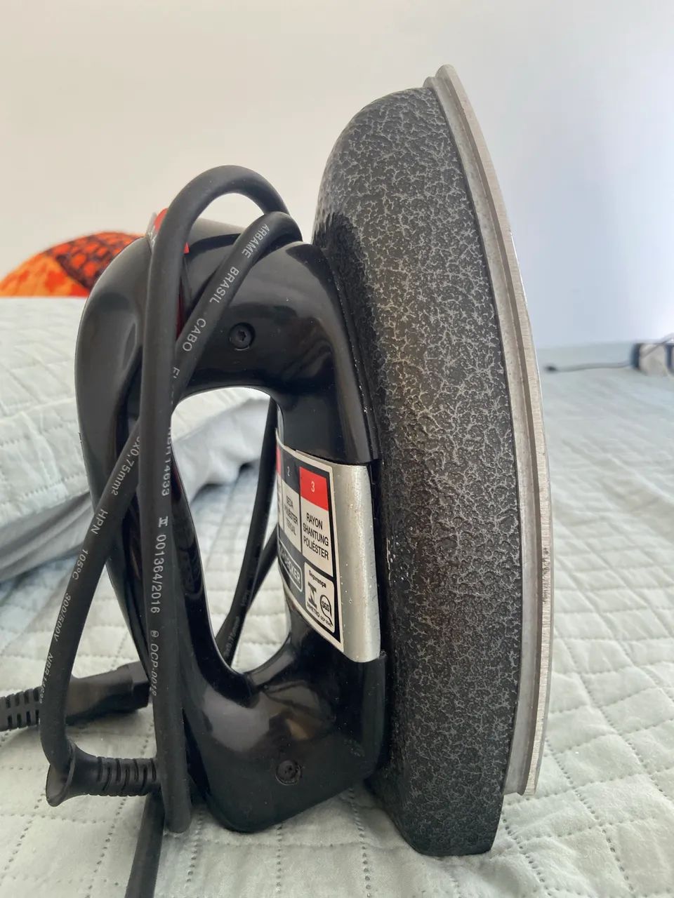 FERRRO DE PASSAR BLACK DECKER 220v - Foto 2