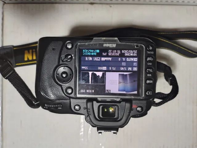 Nikon D90 com lente  Nikon18-200
