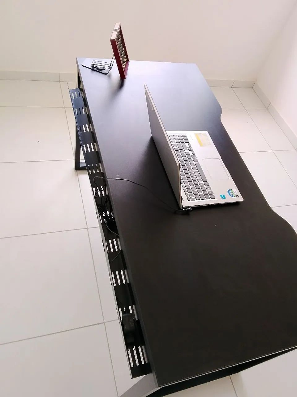 Mesa de computador com base de ferro  - Foto 5