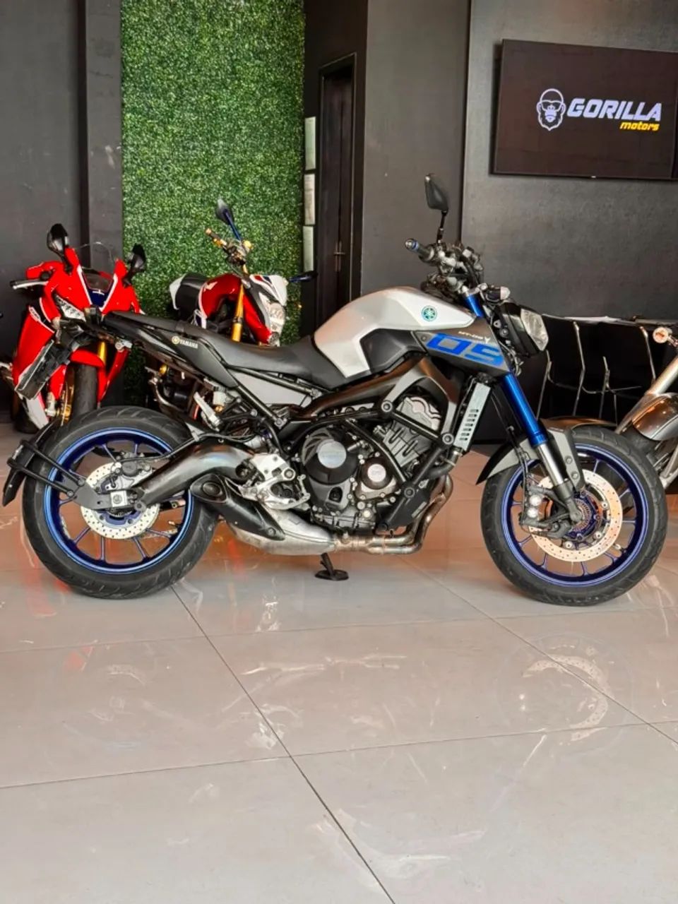 YAMAHA - MT 09 - Foto 2