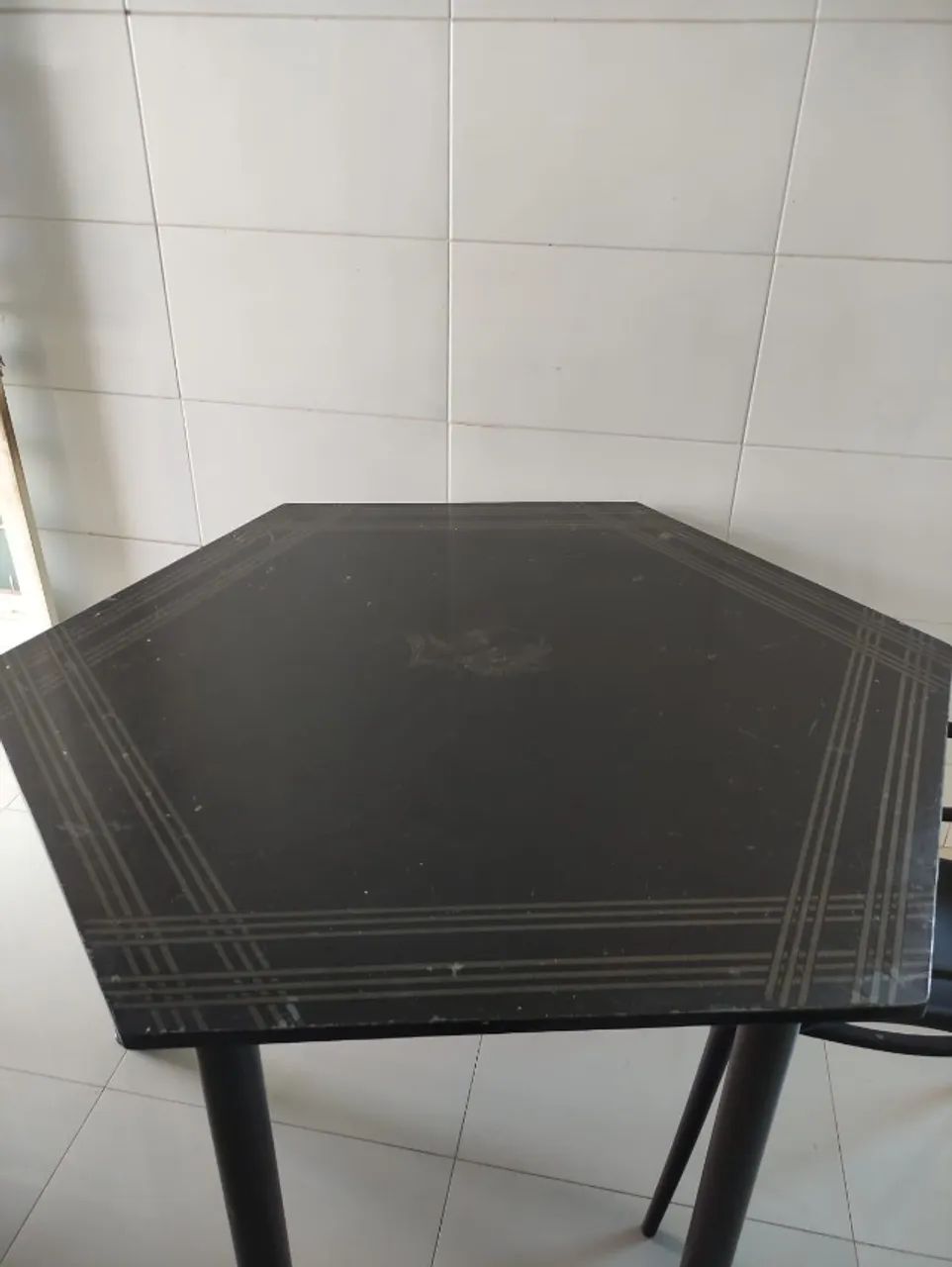 Mesa sextavada em ardósia 