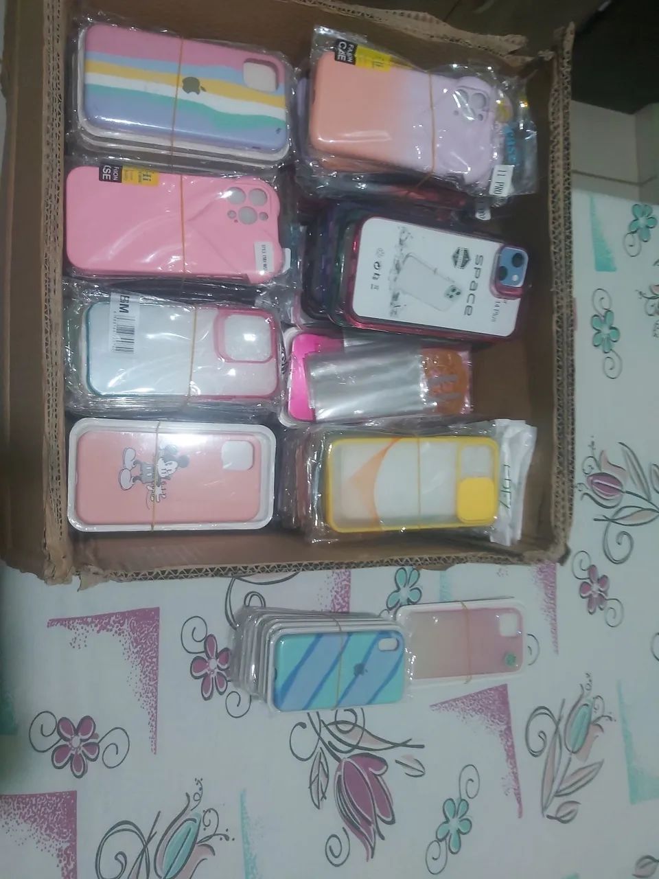 Vendo mais de 650 capinhas sendo maioria de iphone e o restante Android  1.800 - Foto 3