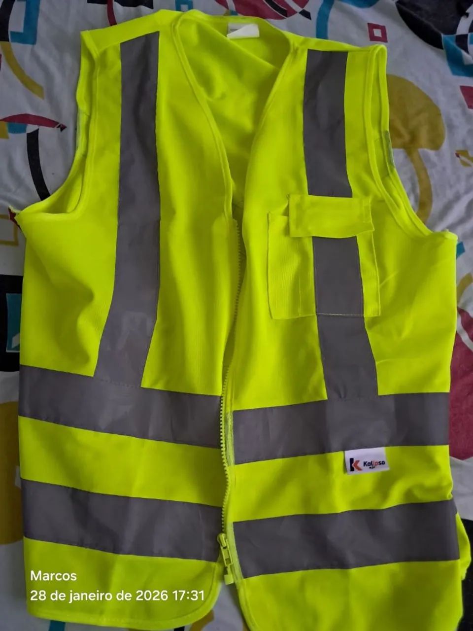 Vende-se um Colete De Refletivo e uma bota na número 42  - Foto 2