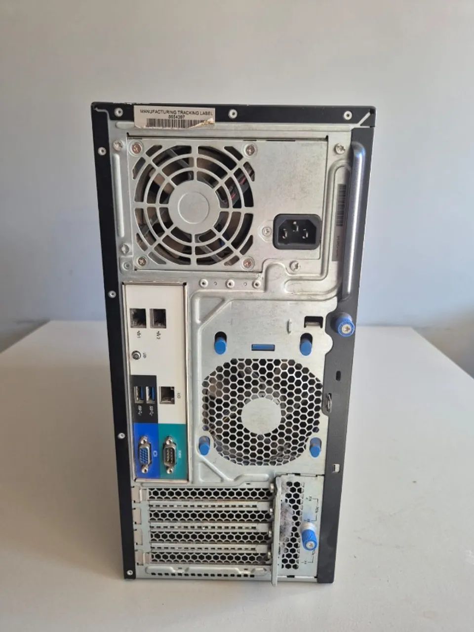 Servidor HP ProLiant ML310e Gen8 v2 