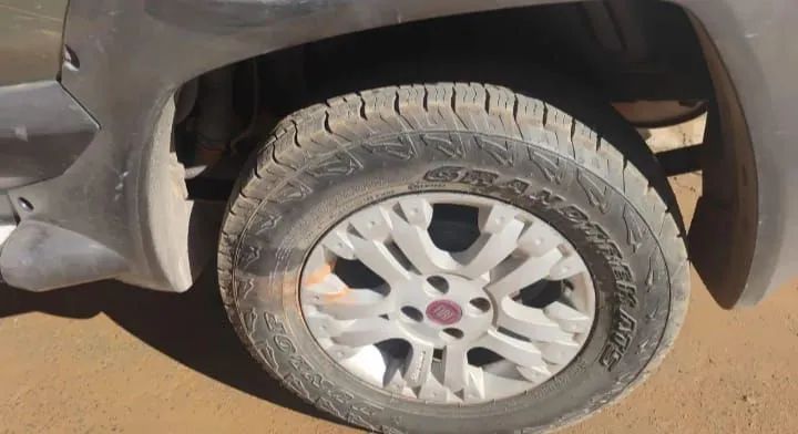 Fiat Strada Adventure1.8/ 1.8 Locker Flex CD 2011 - Foto 4