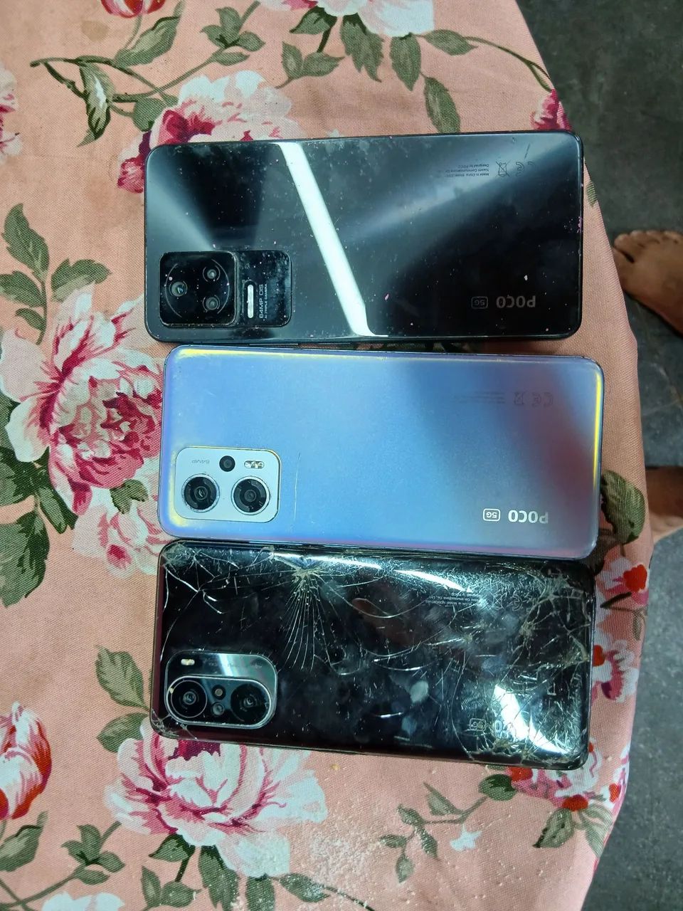 Lote de três celulares