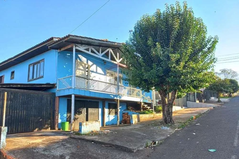 Casa no Centro, 3 Quartos, Quintal e Garagem! - Foto 2