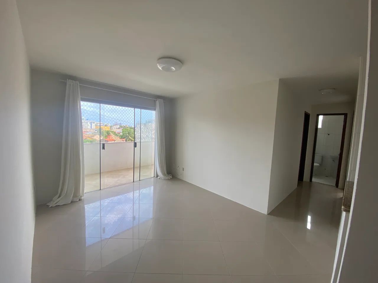 Amplo apto em Piatã com 2 quartos 