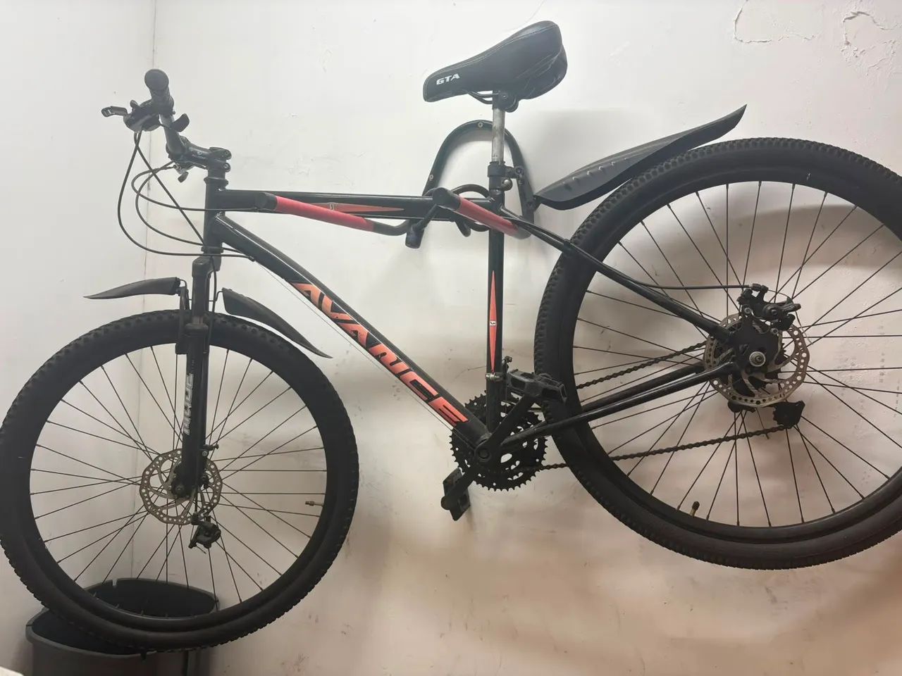 Bicicleta aro 29 usada, mais suporte de parede  - Foto 4