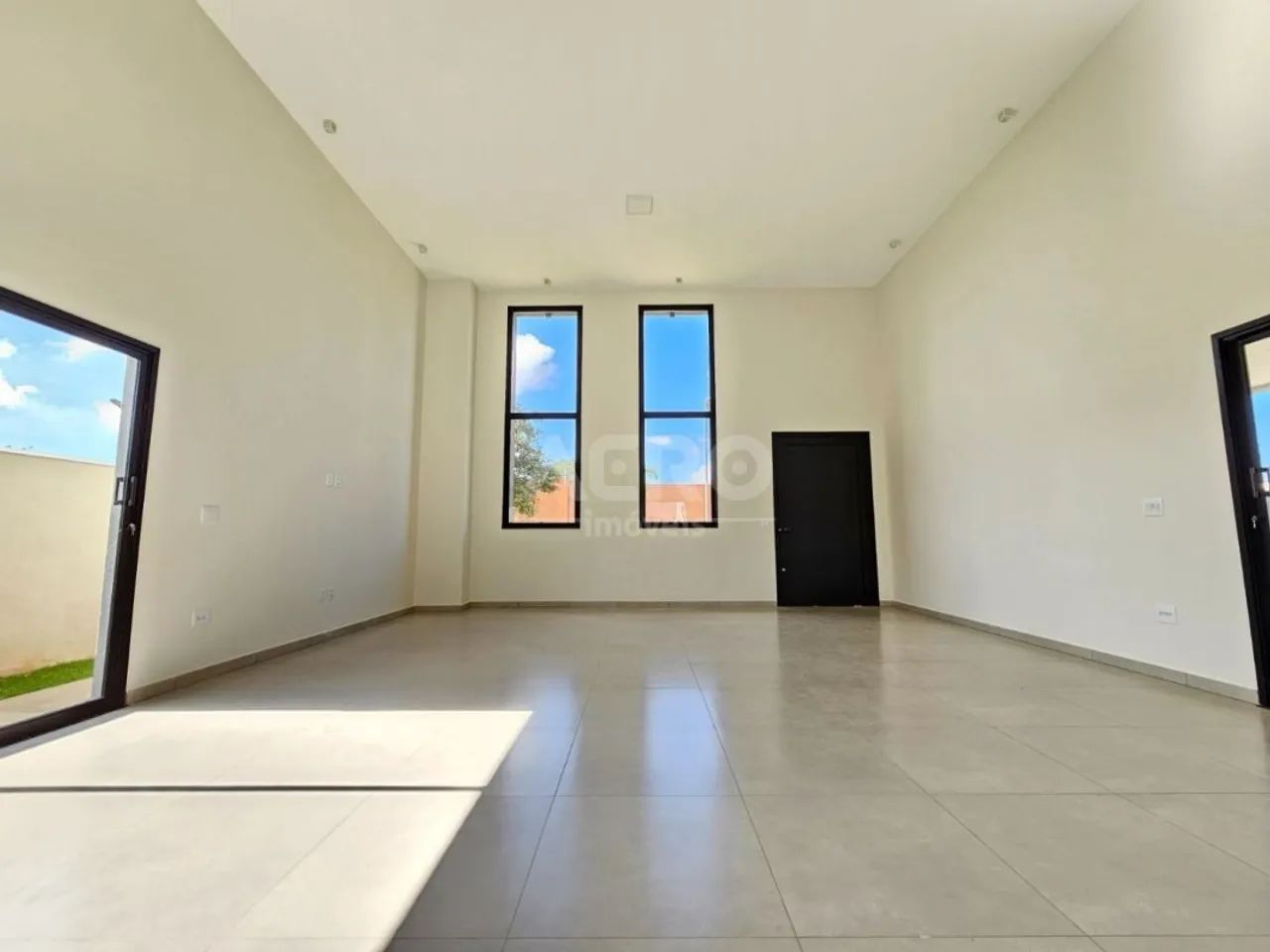 Casa térrea com 3 suítes e amplo living - Foto 5