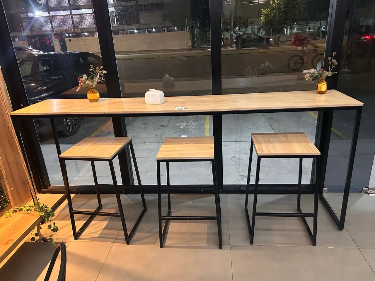 Mesa bistrô com 3 banqueta 