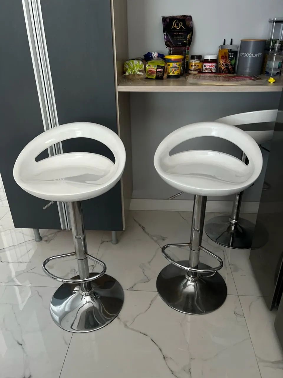 Conjunto 3 Banquetas altas giratórias com regulagem de altura - Foto 2