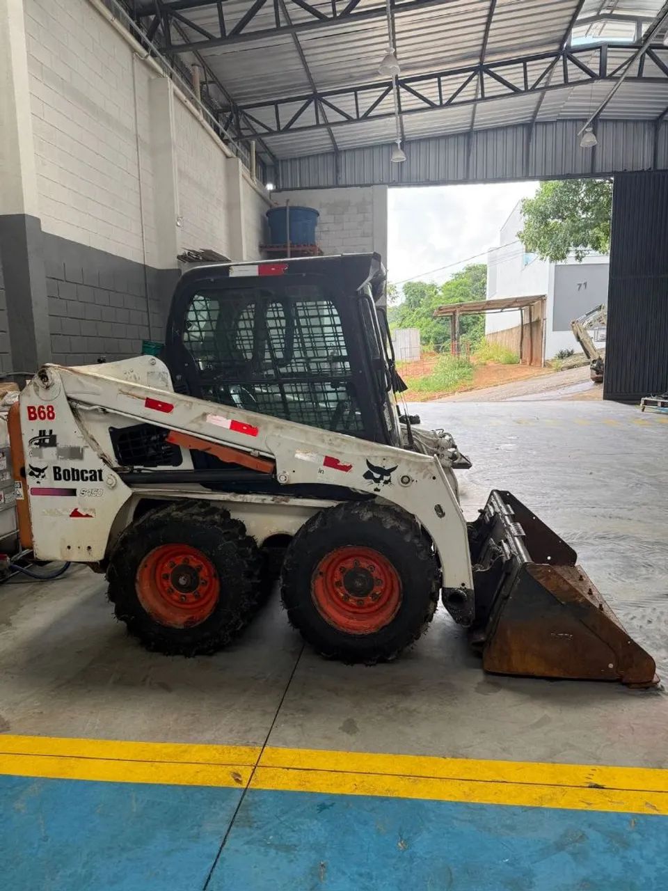 Mini carregadeira Bob cat 450 ano 2021