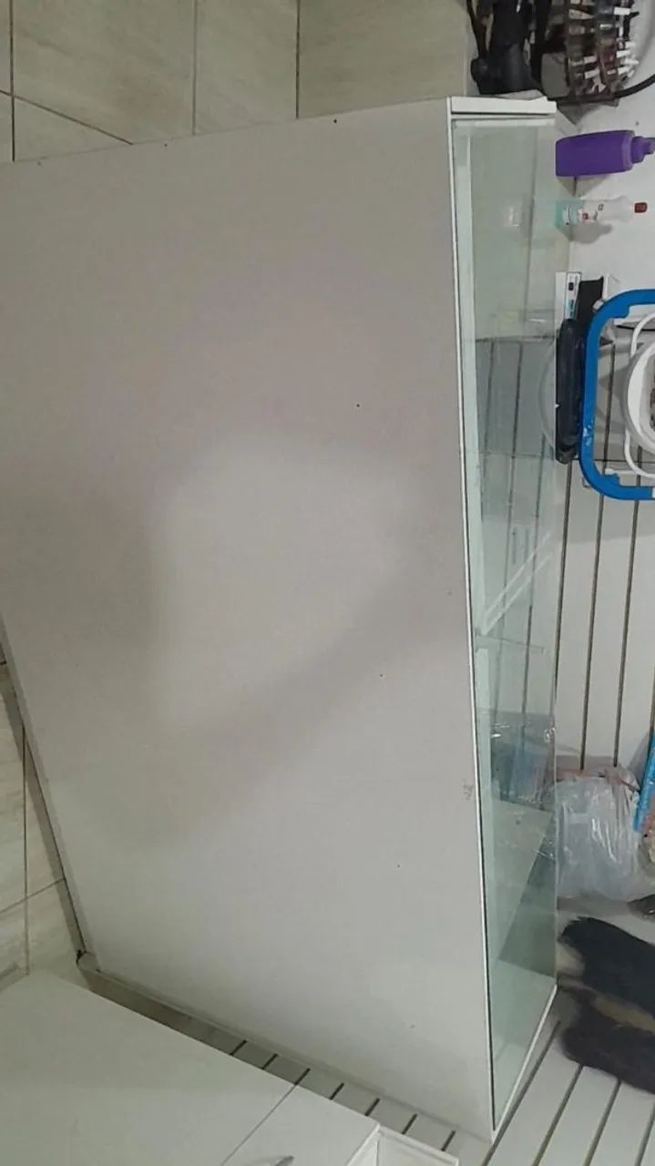 Balcão com tampo de vidro