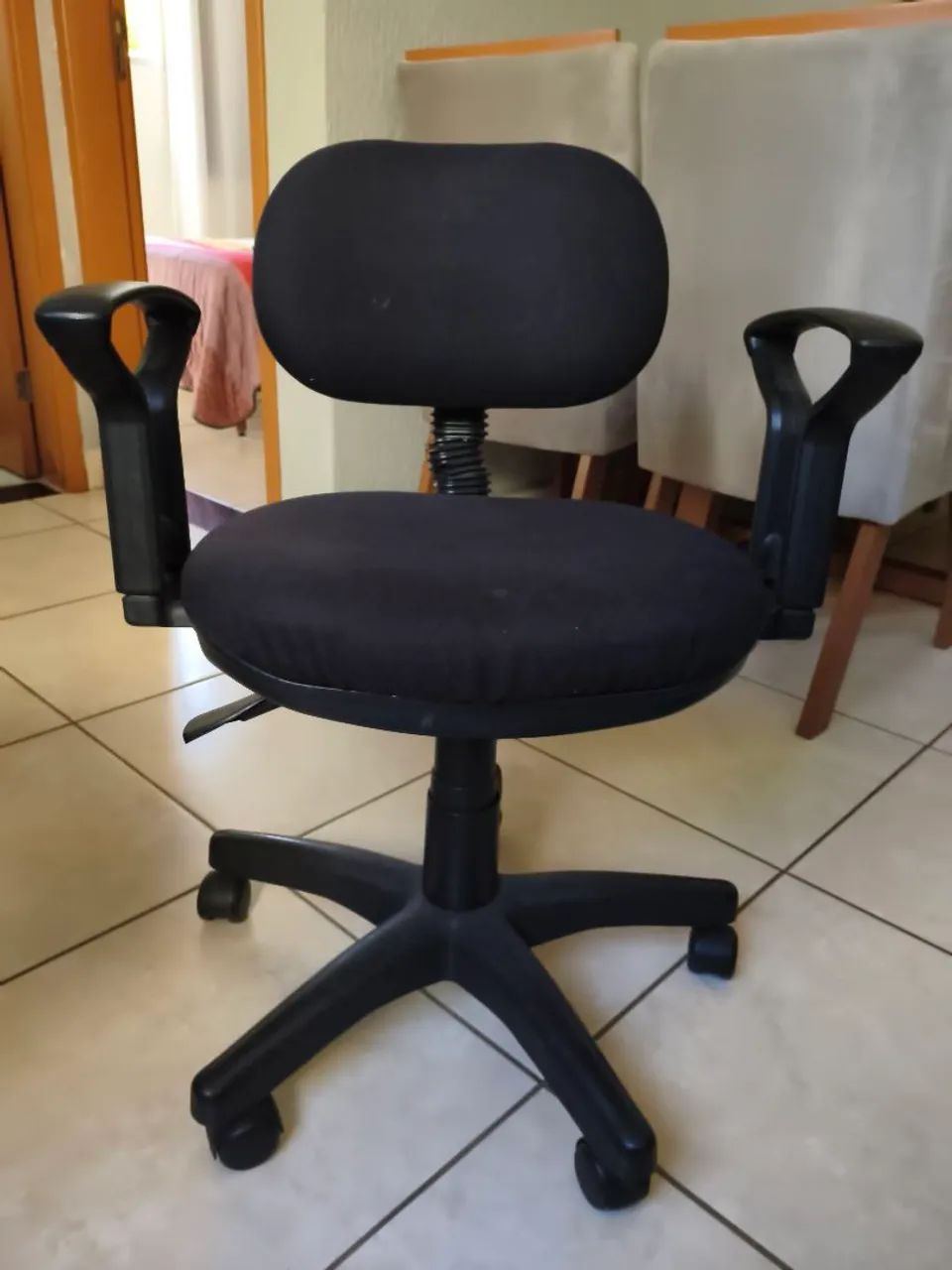 Cadeiras de Dois tipos  - Foto 2