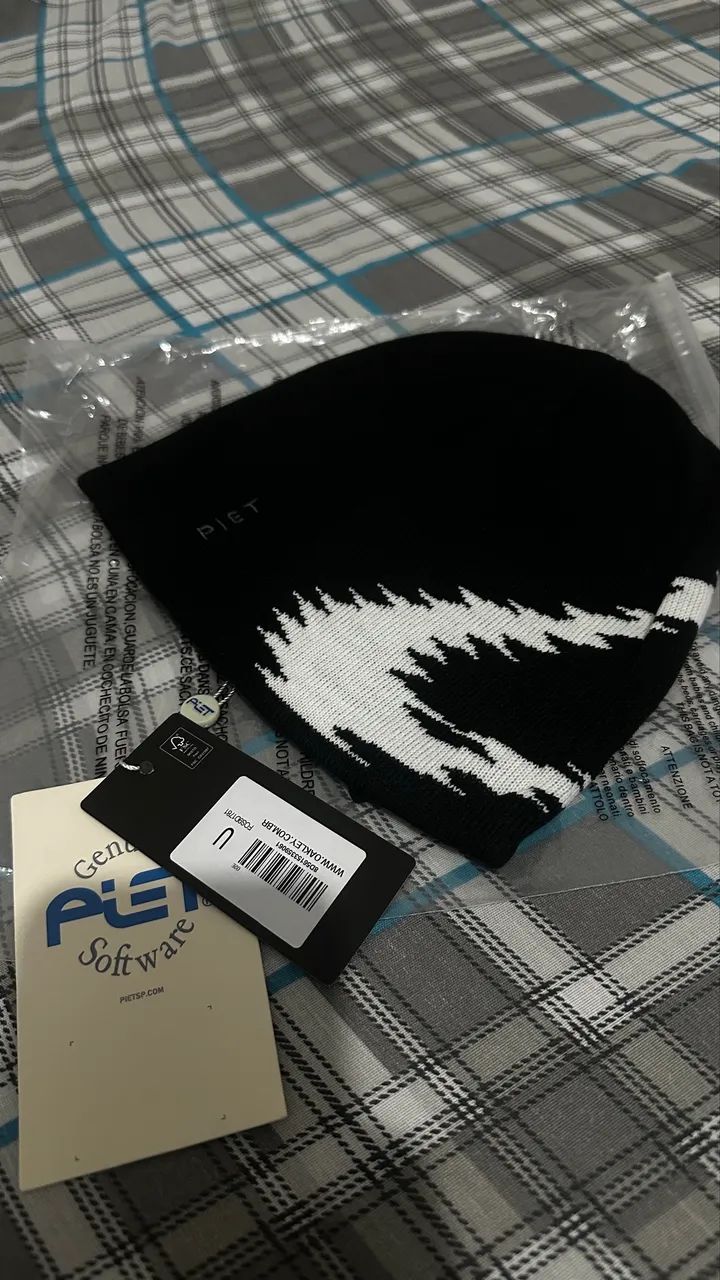 Touca piet x oakley preta 
