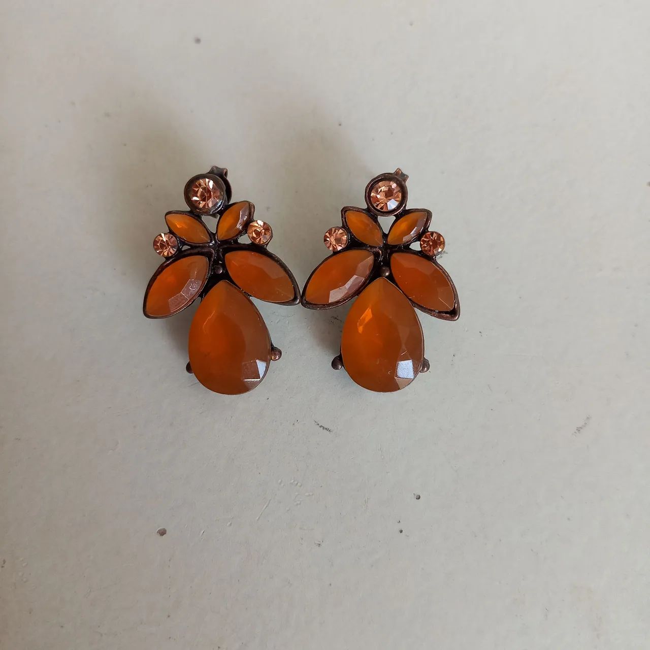 Trio de brincos em pedraria - Foto 2