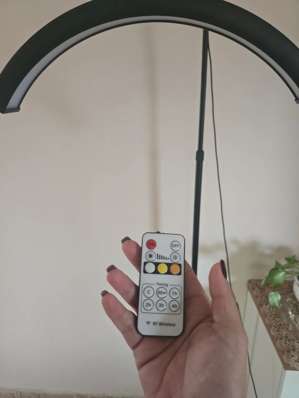 Vendo luminária meia Lua pouco usada - Foto 3