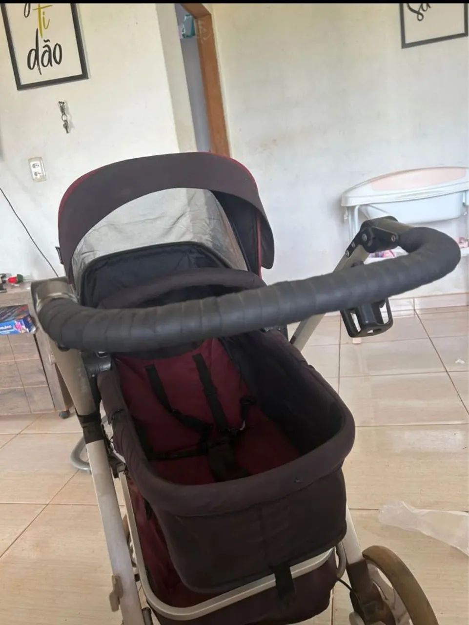 Vende-se carrinho e bebê conforto em perfeito estado  - Foto 2