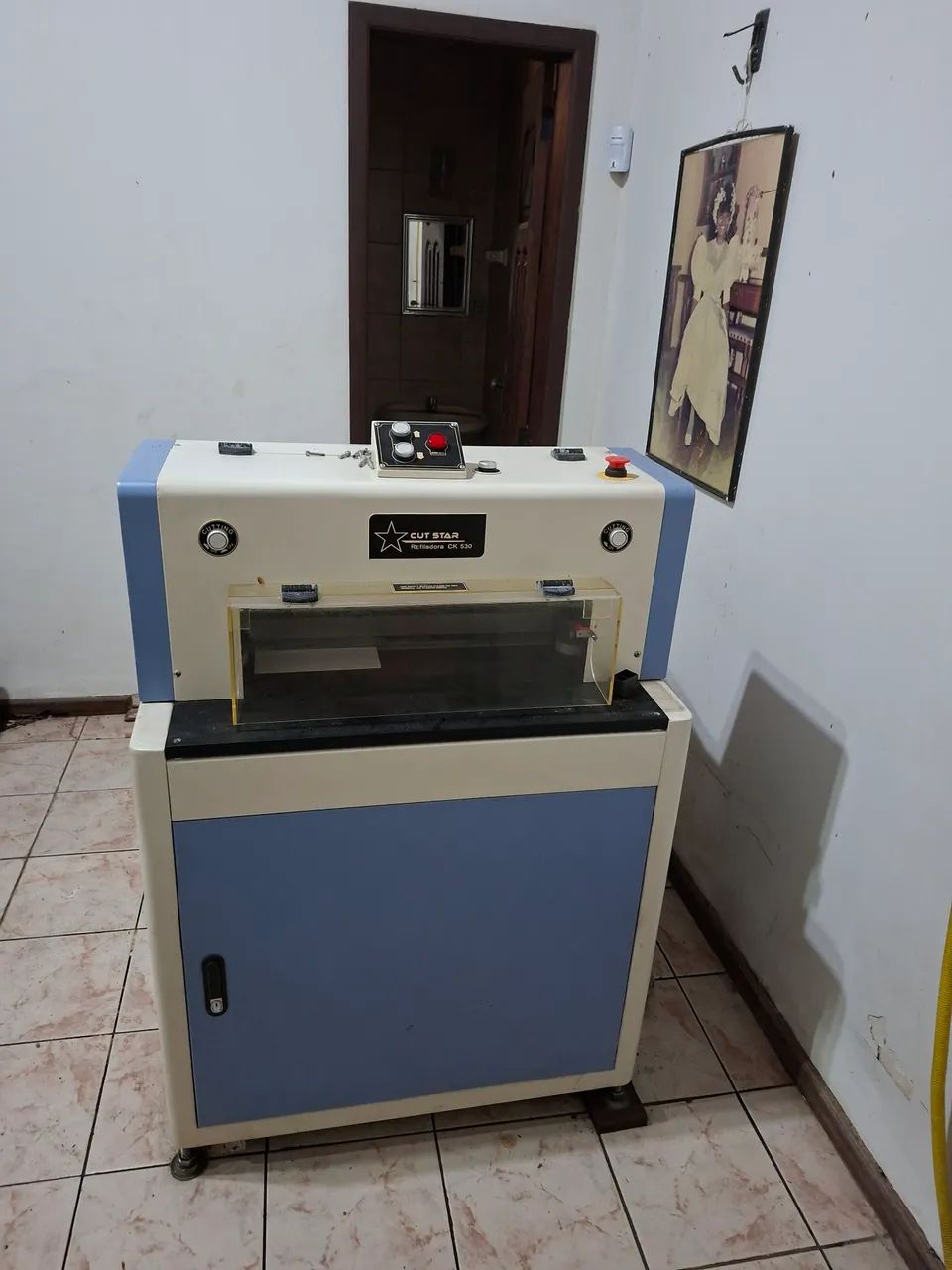 Vendo conjunto de máquinas para encadernação de fotolivro, 8 máquinas e mesa para montar.