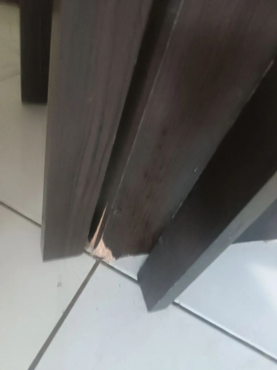 Jogo de mesa com 4 cadeiras sala - Foto 3