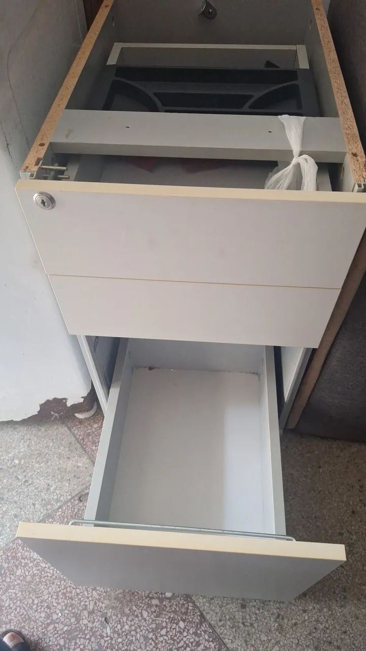 Mesa em L com gaveteiro em ótimo estado.   - Foto 3