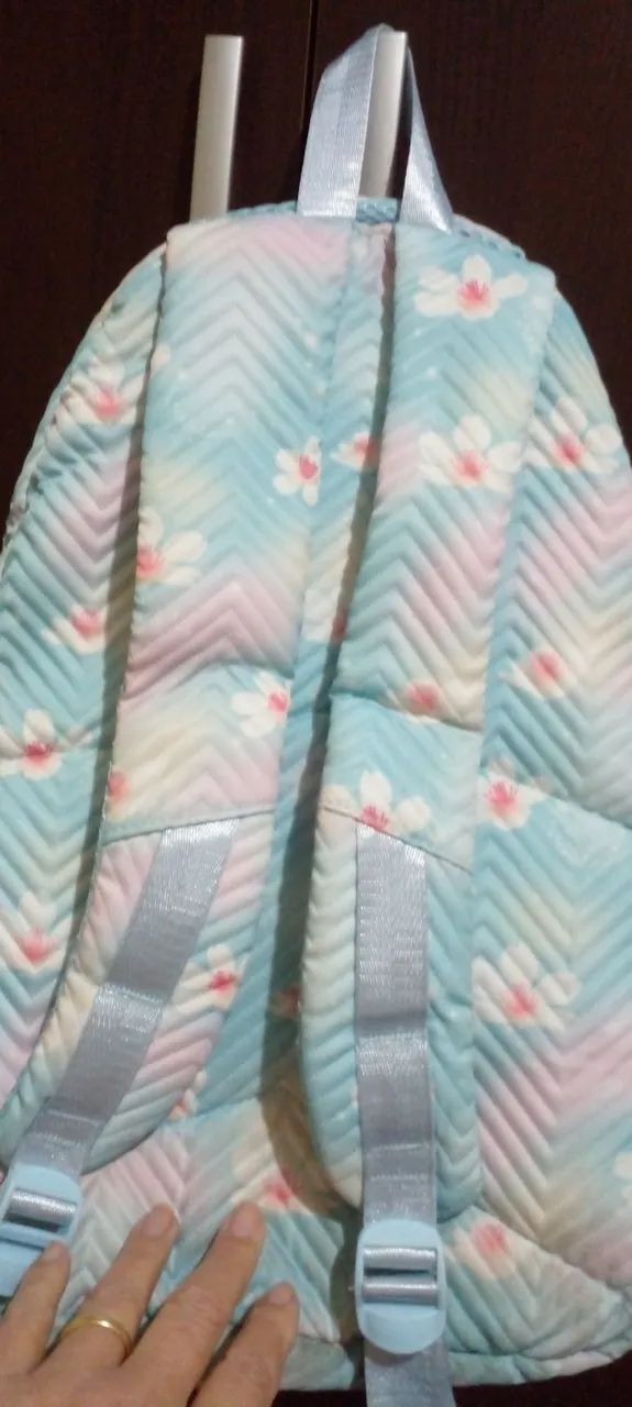Mochila semi nova bem grande  - Foto 2