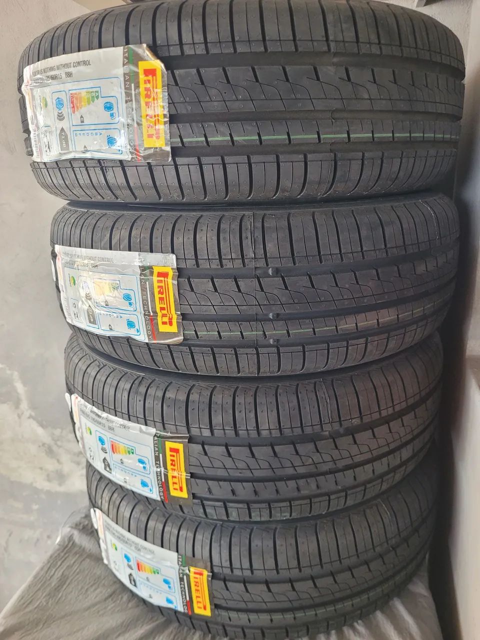 pneus pirelli 195/60/15 novos