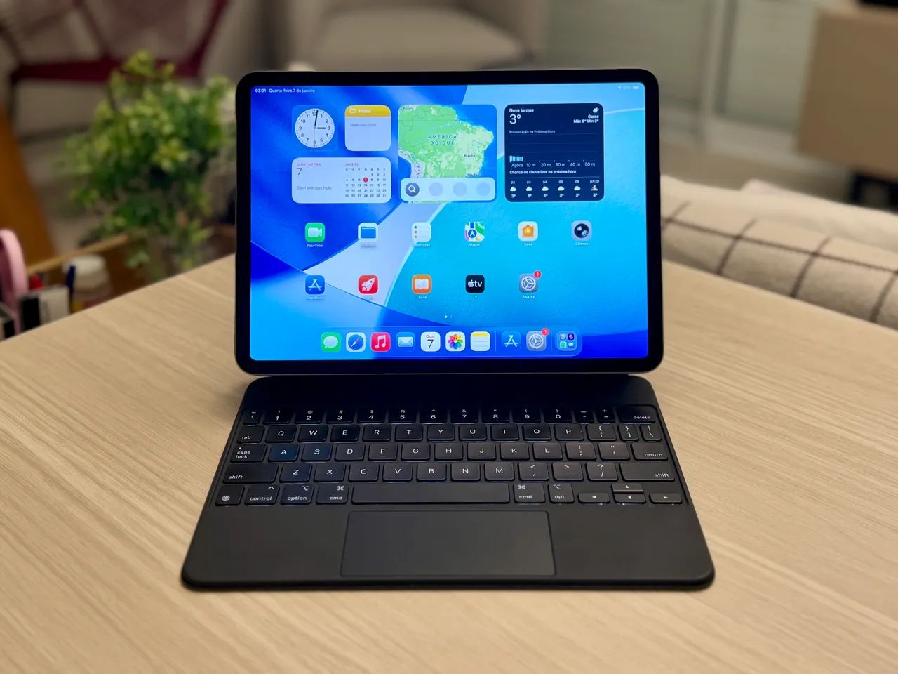 iPad Pro 11 Polegadas M2 + Magic Keyboard - Seminovo