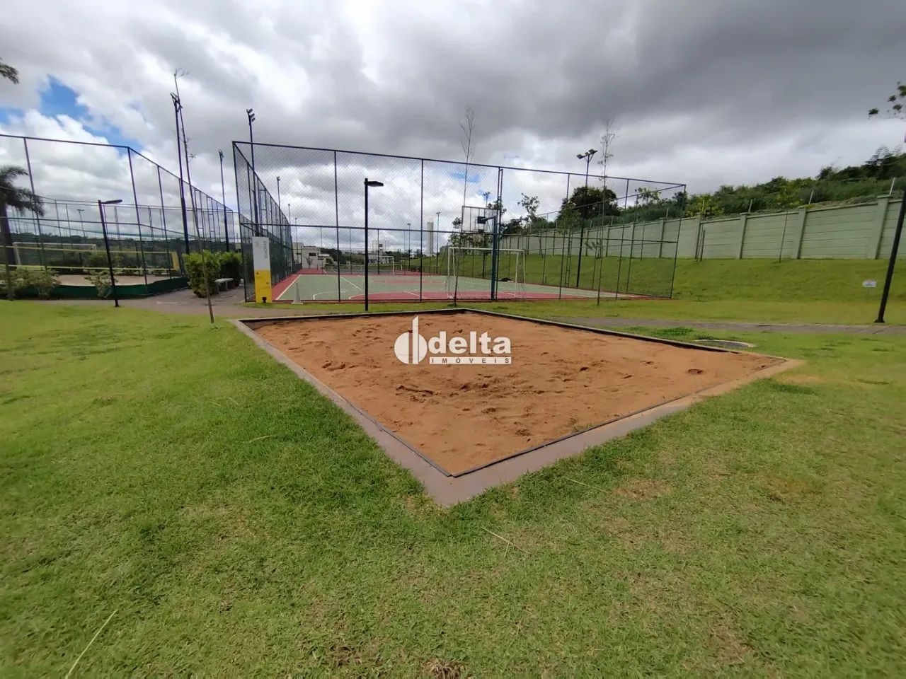 Terreno em Condomínio disponível para venda no bairro Granja Marileusa em Uberlândia-MG - Foto 9