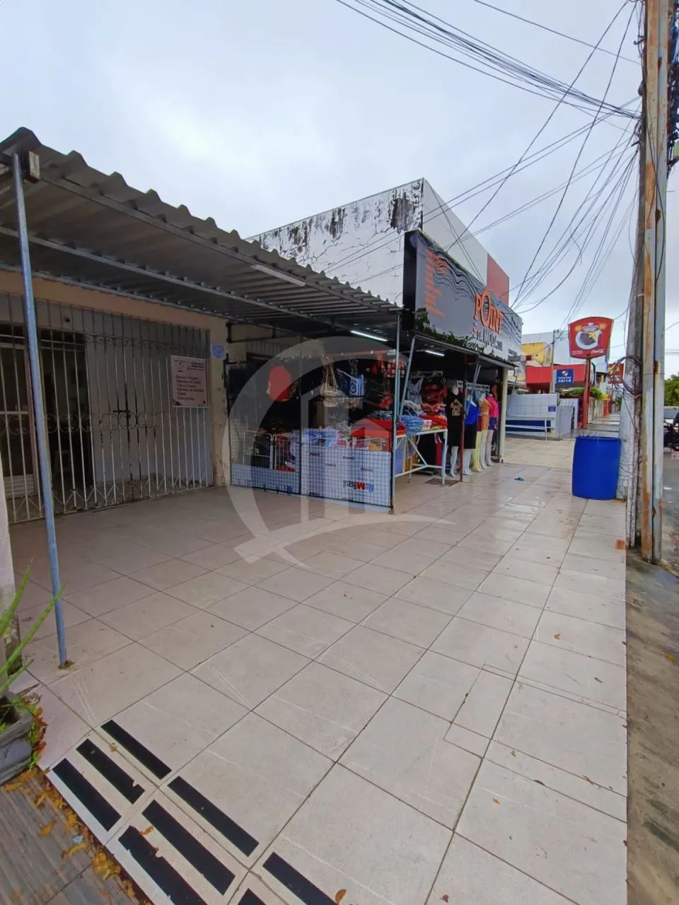 Casa com três quartos, excelente para ponto comercial, na avenida principal do Augusto Fra - Foto 2