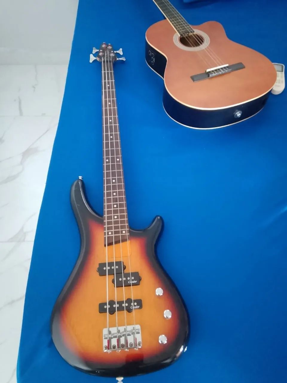 violão e baixo de entrada